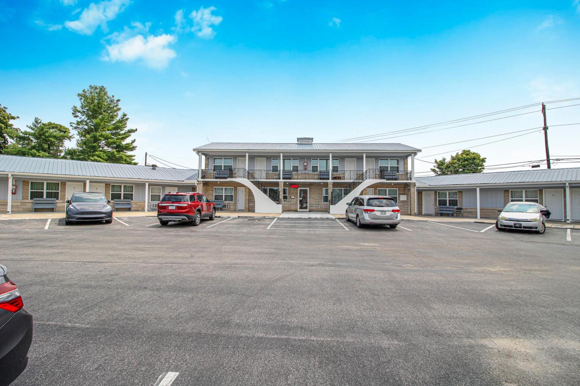Horse Cave Motel Bagian luar foto