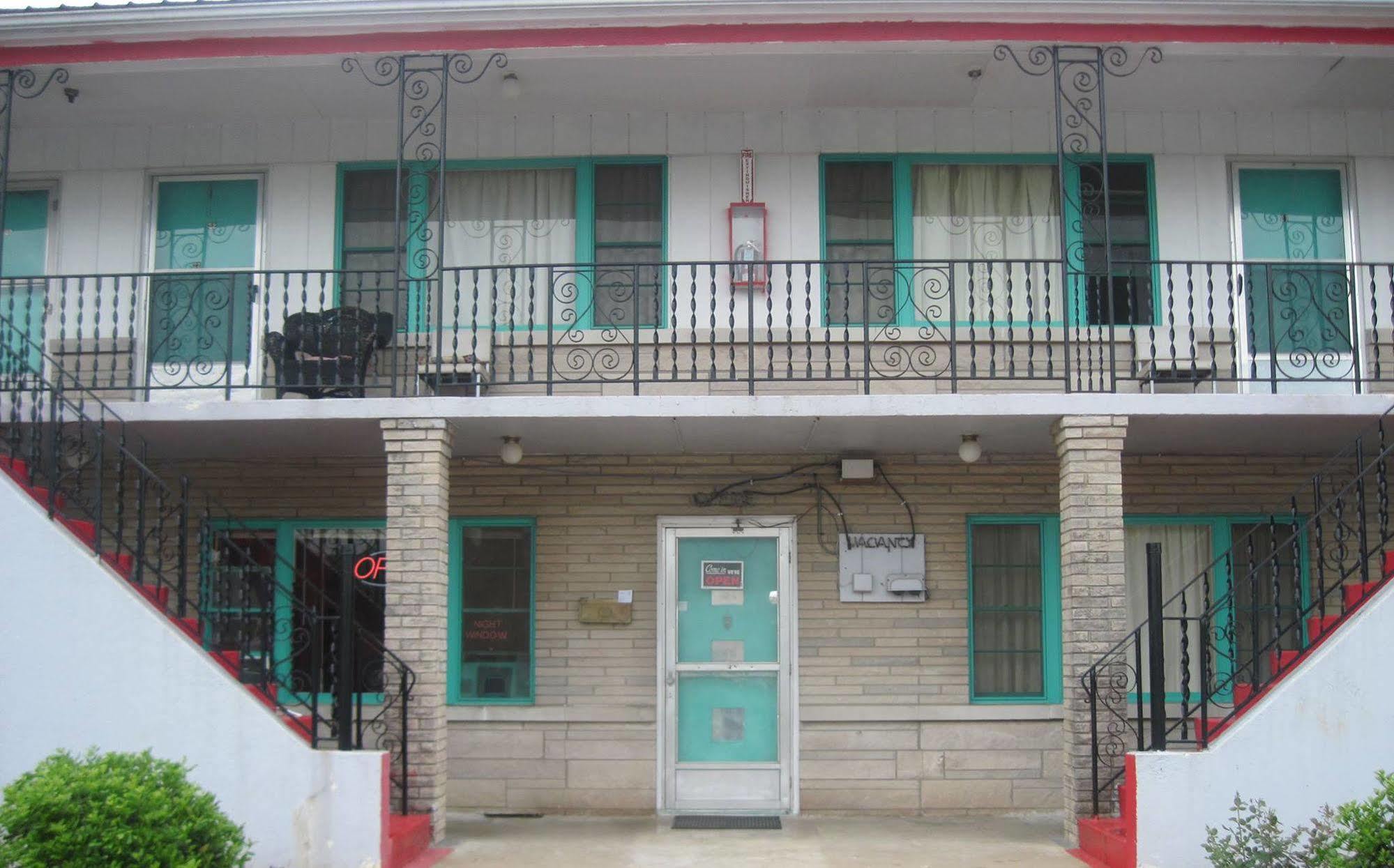 Horse Cave Motel Bagian luar foto