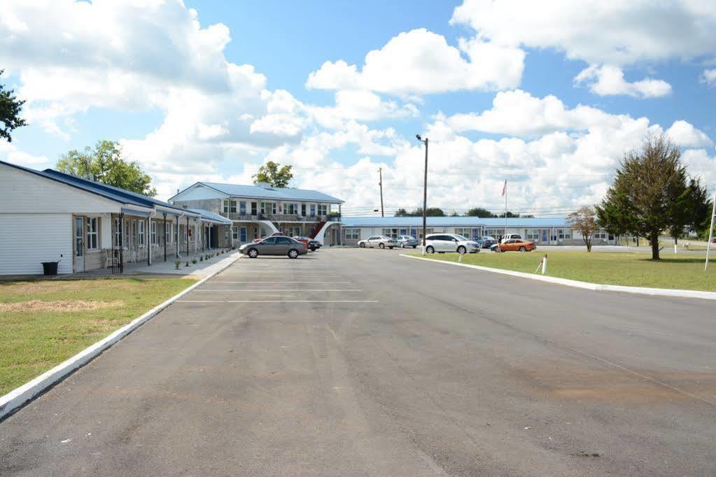 Horse Cave Motel Bagian luar foto